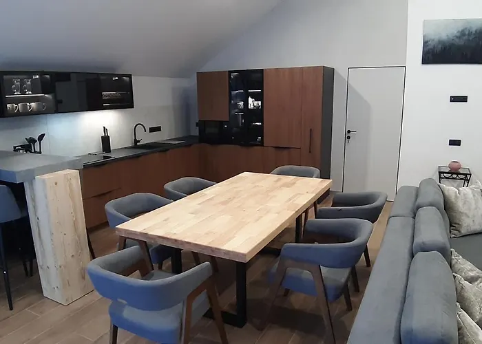 Goldhill Villa *